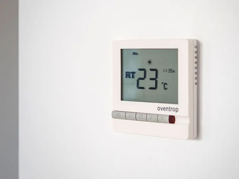 DSW24 – Dresder Servicewohnen GmbH – Laurentii Residenz Meißen – Fußbodenheizung Wandthermostat für Fußbodenheizung in der Laurentii Residenz in Meißen.