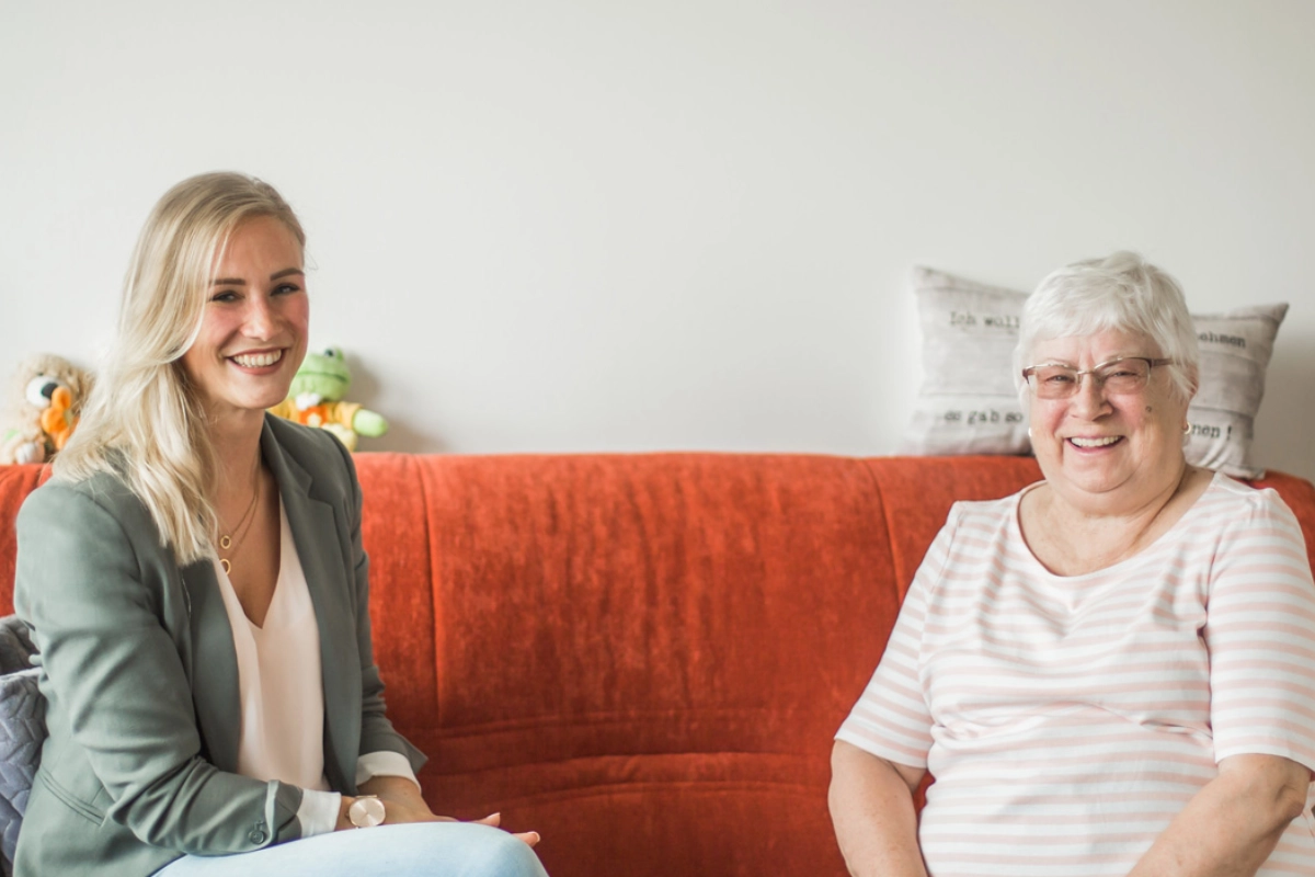 Geschäftsführerin Theresia Walsch und Mieterin Frau Reppe
