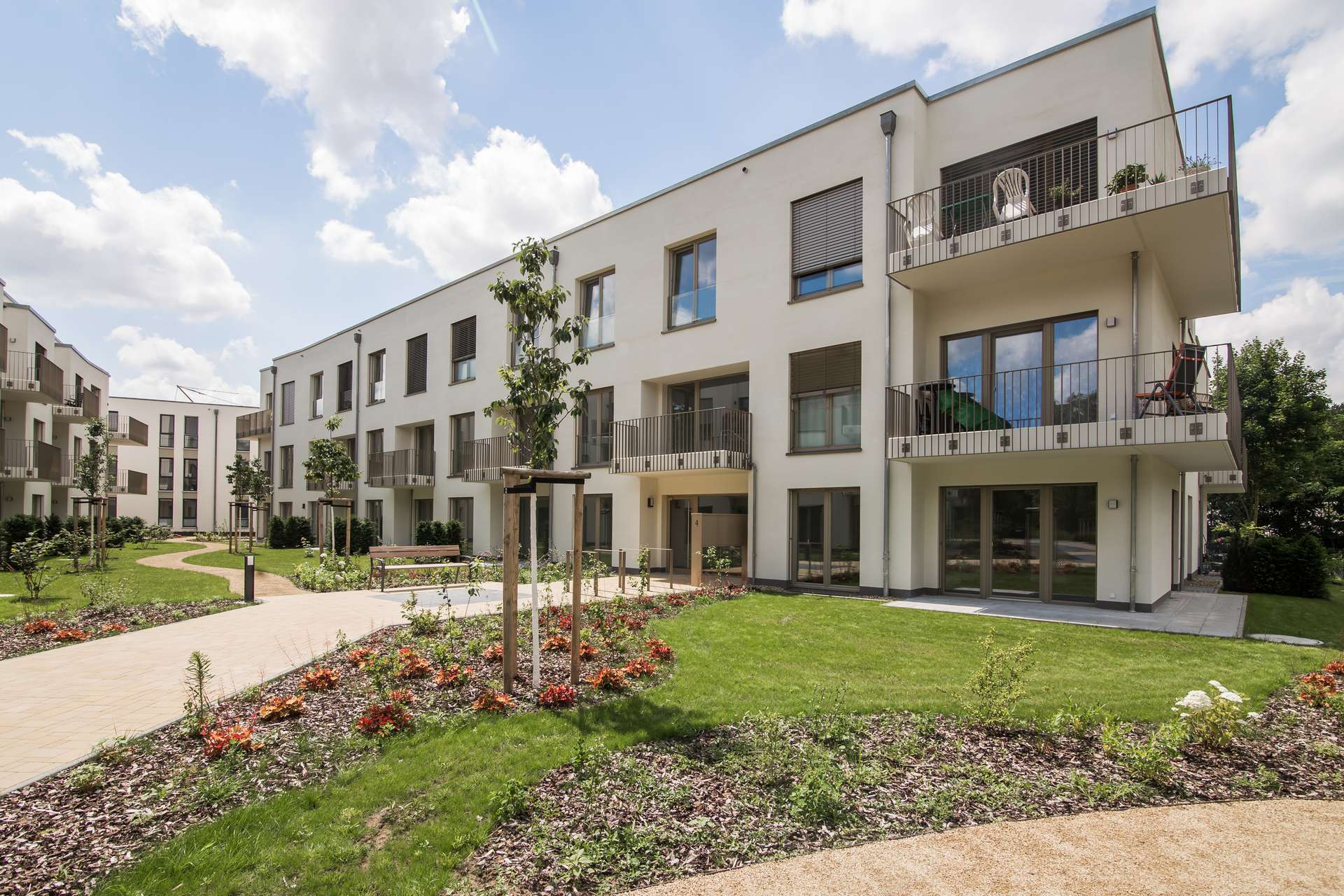 DSW24 – Dresder Servicewohnen GmbH – Carola Residenz Dresden-Hellerberge – Innenhof Titelbild der Wohnung
